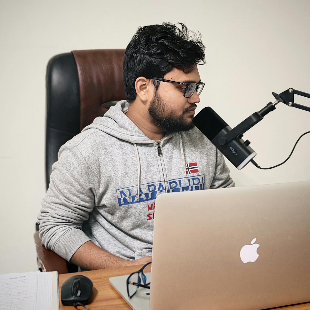How Beginners Are Making Money Online With AI Tools in 2026